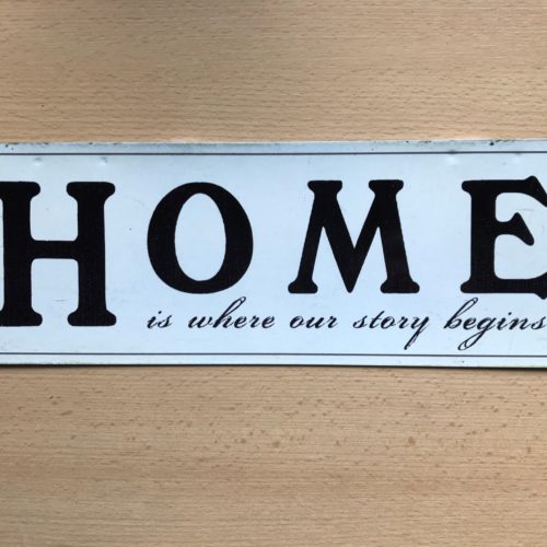 Metalen tekstbord Home is where our story begins