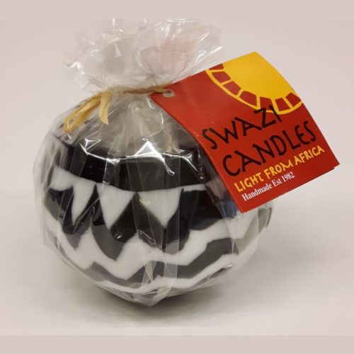 Fairtrade bolkaars Swazi Candlle zwart wit met grillige horizontale strepen