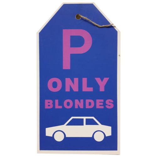 Tekstbord parkeren met auto parkeerplaats only blondes