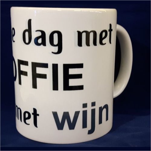 Witte koffiemok Start de dag met koffie eindig met wijn