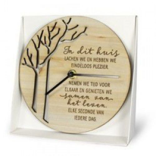 Klok van hout met spreuk In dit huis