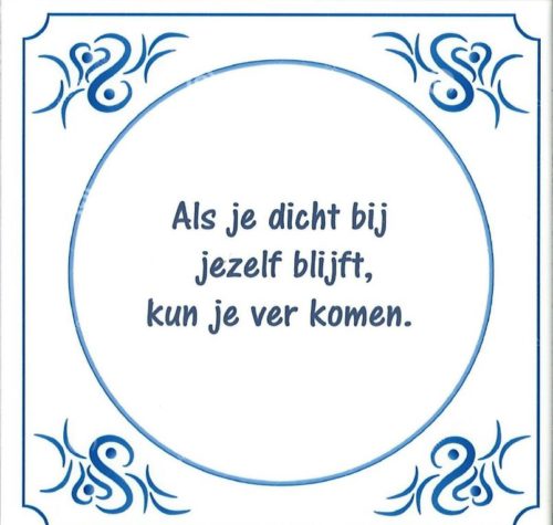 Spreuktegel Als je dicht bij jezelf blijft kun je ver komen