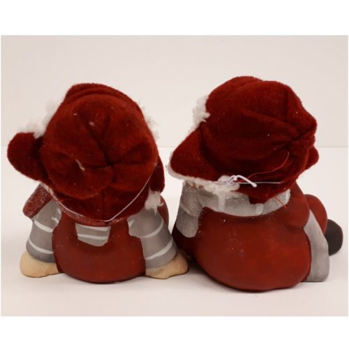 Set van 2 popjes kerstkinderen in winter kleding 9 cm