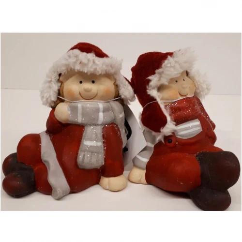 Set van 2 popjes kerstkinderen in winter kleding 9 cm