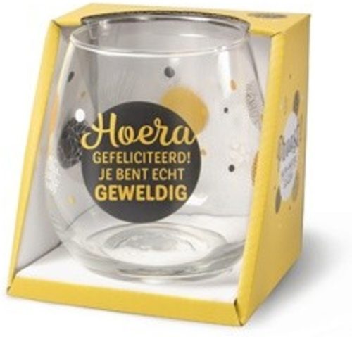 Water- wijnglas met tekst Hoera gefeliciteerd je bent echt geweldig