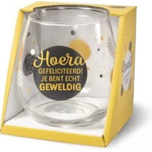 Water- wijnglas met tekst Hoera gefeliciteerd je bent echt geweldig