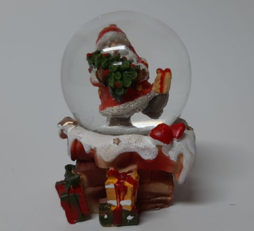 Sneeuwbol schoorsteen kerstman met kerstboom