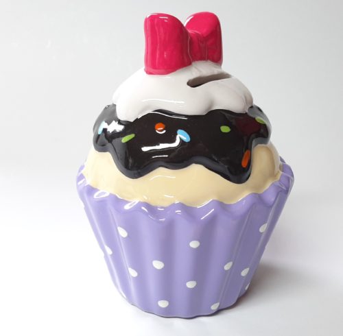 Spaarpot Sundae ijscup type D paarse cup witte stippen, geel ijs, bruine topping en roze strik