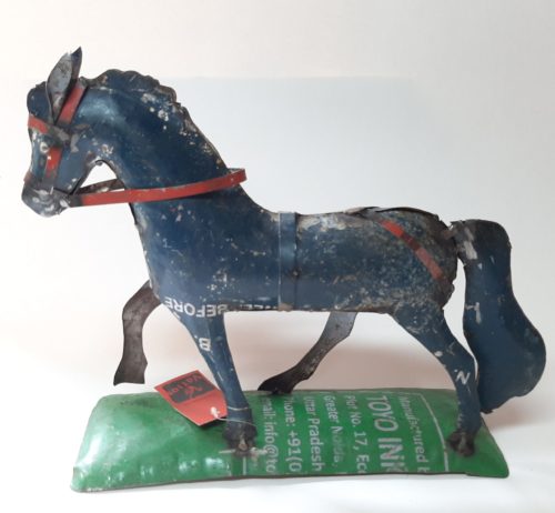 Metalen beeldje paard blauw van gebruikte oliedrums by Varios