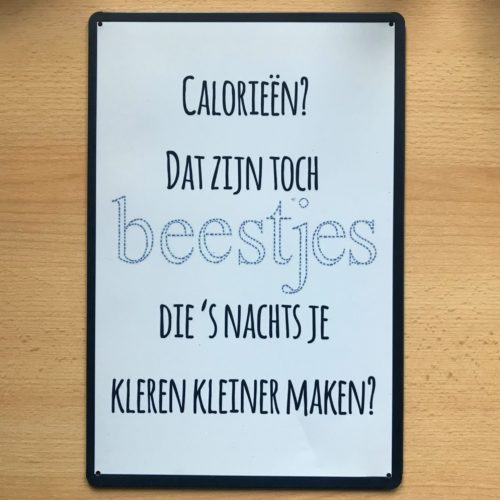 Metalen tekstbord Calorieen - Dat zijn toch beestjes die snachts je kleren kleiner maken