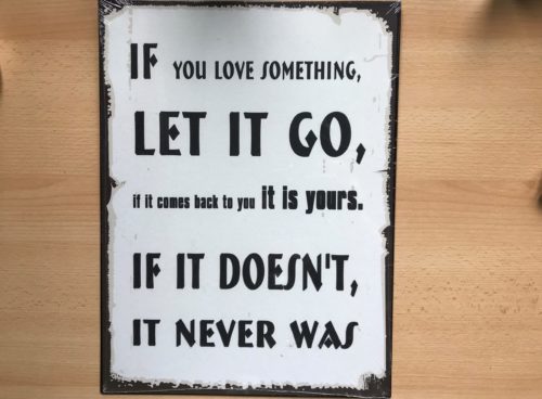 Groot tekstbord If you love something let it go if it comes back to you it is you