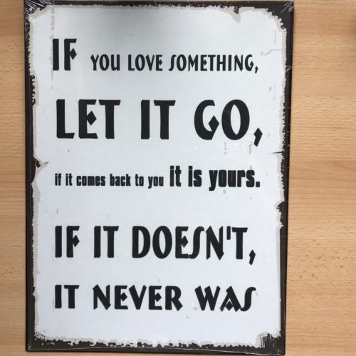 Groot tekstbord If you love something let it go if it comes back to you it is you