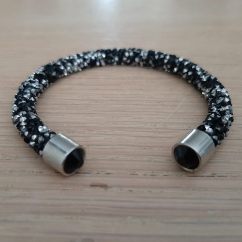 Enkele Maxima stijl braam armband in zwart met zilver en zwarte kraal