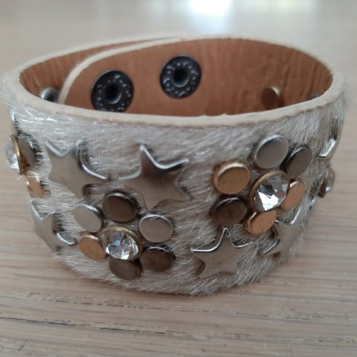 Damesarmband met nepbont studs en strass van Claire & Eef