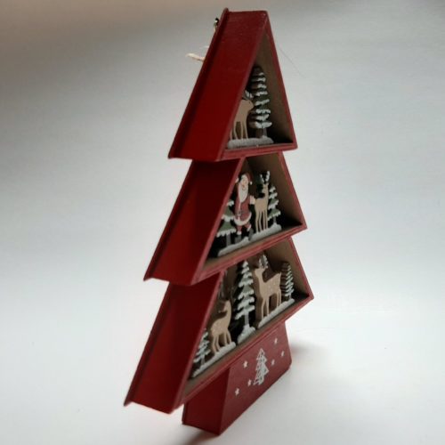 Houten kerstboom rood winters tafereel met kerstman en rendieren ledverlicht
