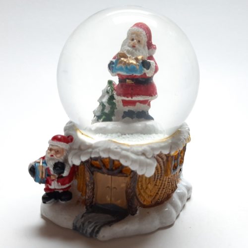 Sneeuwbol basis als boomhut kerstman met blauw cadeau 9cm hoog