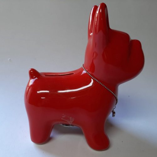 Spaarpot hond terriër met kettinkje om in rood