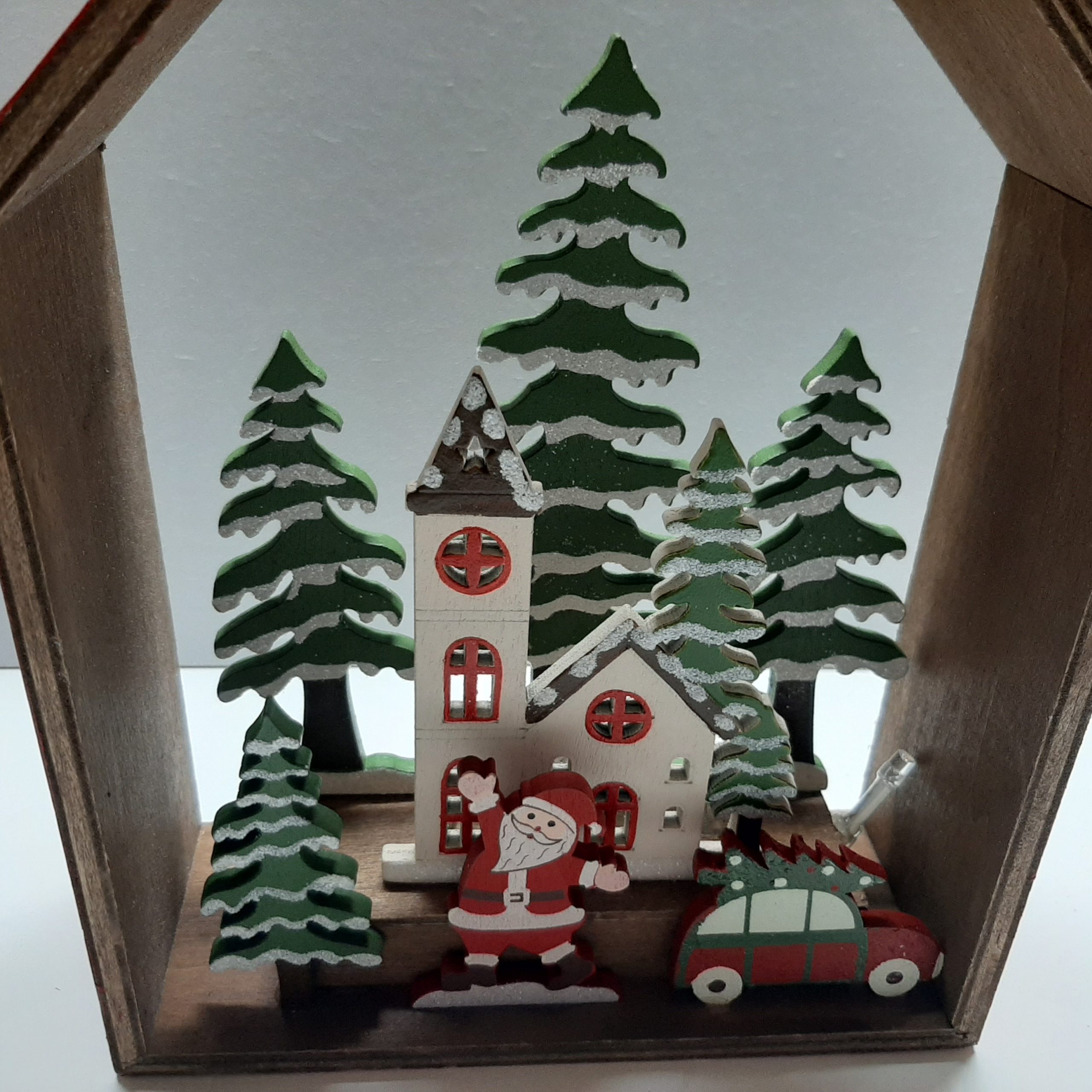 Kerst decoratie huis met kerstman in winters tafereel