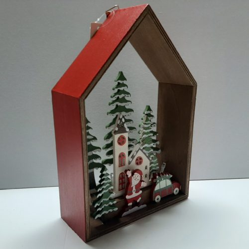 Kerst decoratie houten huis met kerstman in winters tafereel