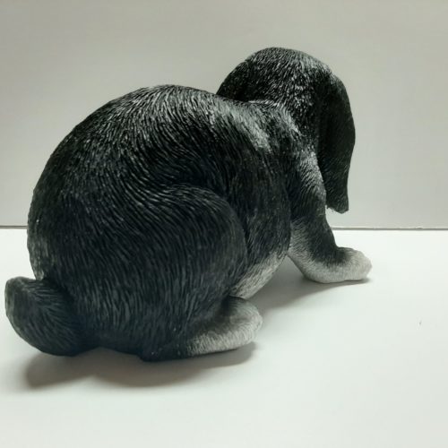 Beeldje konijn levensecht in zwart en wit