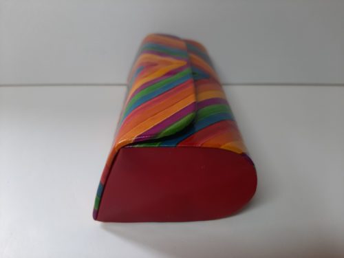 Fairtrade brillenkoker van leer in regenboog kleuren