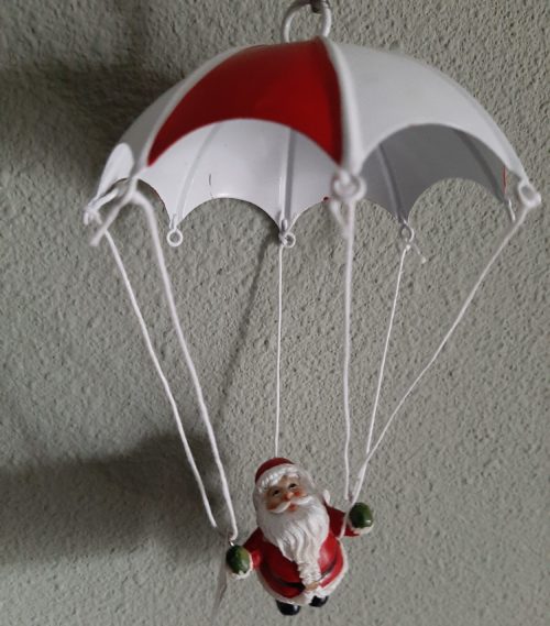 Springveer parachute met kerstman