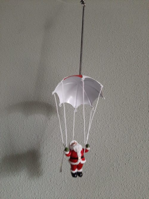 Springveer parachute met kerstman