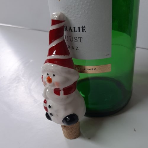 Wijnafsluiter, wijnstop, flessenstop Sneeuwpop met rode muts