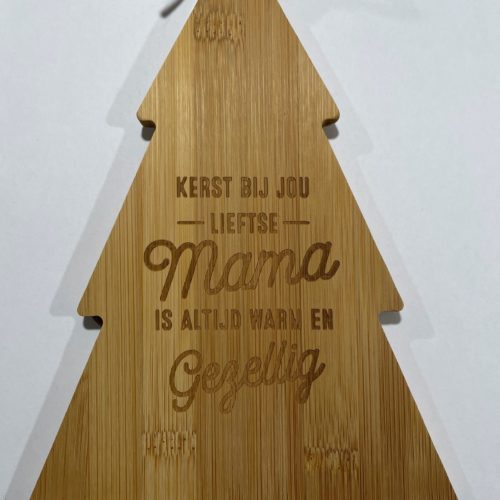 Borrelplankje kerst met tekst Kerst bij jou liefste mama is altijd warm en gezellig!