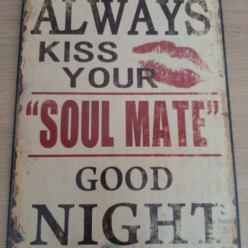 Tekstbord Always kiss your soulmate good night