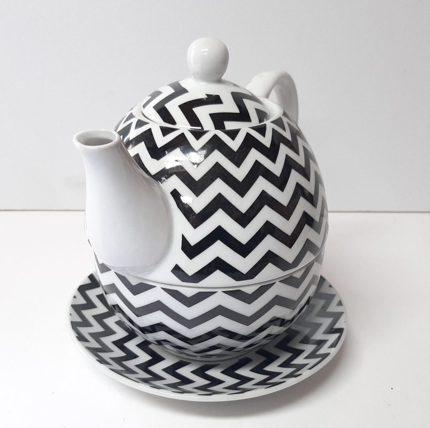 De lucht Met name Leninisme Mooie theepot set, tea for one, gemaakt van keramiek, wit met zwarte  hoekige retro print