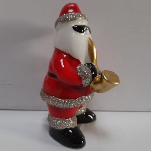 Beeld van kerstman in glitterpak met goudkleurige saxofoon 12 cm hoog