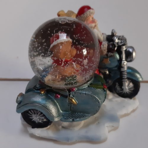 Sneeuwbol kerstman op motor met blauwe zijspan met teddybeer in bol -Type B