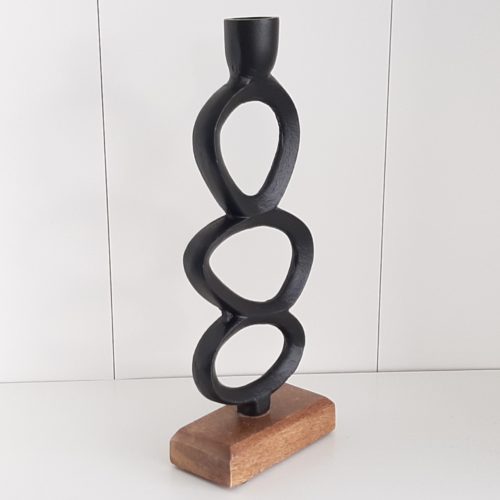 Kandelaar zwart met ongelijke cirkels op houten voet