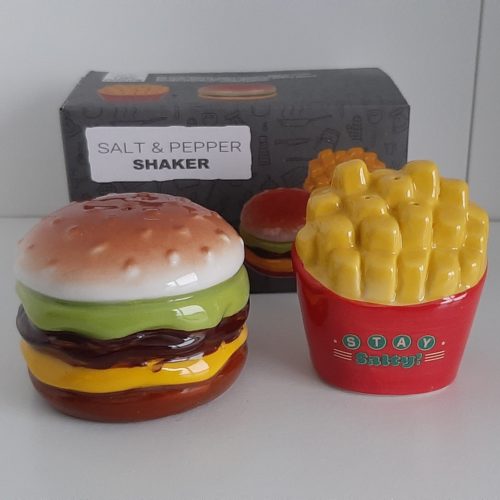 Peper en zoutstel snacks burger en friet