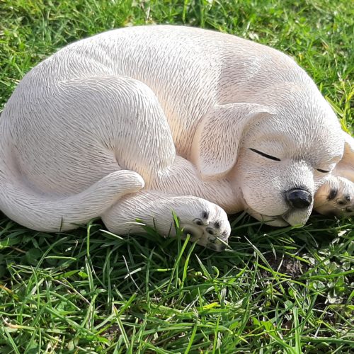 Beeldje Labrador puppy blond slapend 15cm