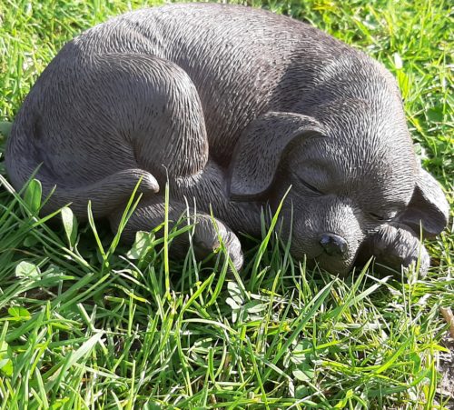 Beeldje Labrador puppy bruin slapend 15cm