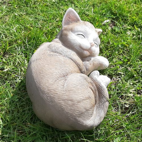Beeldje grijze kat slapend, 20 cm